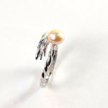 Load image into Gallery viewer, Adjustable Wheat-Style Peach Freshwater Pearl Ring ā .925 Sterling Silver