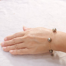 Load image into Gallery viewer, Unisex Adjustable Black Tahitian Pearl Bracelet in 14K Gold Filled