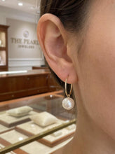 Load image into Gallery viewer, 14K Yellow Gold White baroque Pearl Hoop Earrings