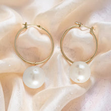 Load image into Gallery viewer, 14K Yellow Gold White baroque Pearl Hoop Earrings