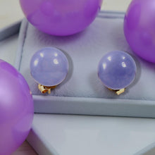 Load image into Gallery viewer, 14K Yellow Gold 10mm Round Lavender Jade Stud Earrings