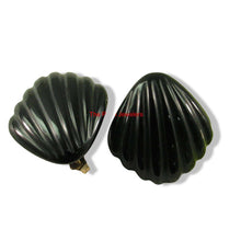 Load image into Gallery viewer, 14K Yellow Gold Cabochon Cut Shell Design Black Onyx Stud Earrings
