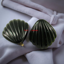 Load image into Gallery viewer, 14K Yellow Gold Cabochon Cut Shell Design Black Onyx Stud Earrings