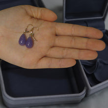Load image into Gallery viewer, 14K Yellow Gold Leverback Raindrop Lavender Jade Earrings