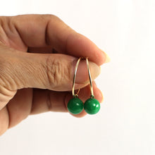 Load image into Gallery viewer, 1110593 VINTAGE 14KT YELLOW GOLD GREEN JADE HOOP EARRINGS