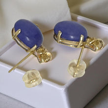Load image into Gallery viewer, 14K Yellow Gold Hawaiian Plumeria Lavender Jade Stud Earrings
