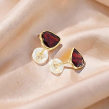 Load image into Gallery viewer, 14k Yellow Solid Gold 7mm x 7mm Heart Shaped Garnet Stud Earrings