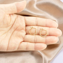 Load image into Gallery viewer, 14k Yellow Gold Round Hoop Earrings