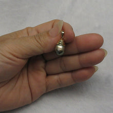 Load image into Gallery viewer, 14k Yellow Gold Ocean-Green Tahitian Pearl Pendant