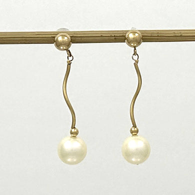 14K Yellow Gold Spiral Tube White Cream Pearl Dangle Stud Earrings (8–8.5mm)