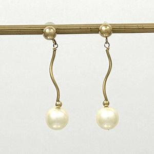 14K Yellow Gold Spiral Tube White Cream Pearl Dangle Stud Earrings (8–8.5mm)