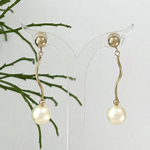 Load image into Gallery viewer, 14K Yellow Gold Spiral Tube White Cream Pearl Dangle Stud Earrings (8–8.5mm)