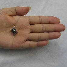 Load image into Gallery viewer, 14k Yellow Gold Twin-Bar Black Tahitian Pearl Pendant