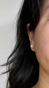 14k Yellow Gold Diamond & White Pearl Stud Earrings