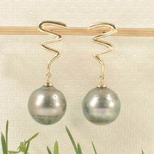 Load image into Gallery viewer, 14k Yellow Gold Lightning Design 12.2 mm Black Tahitian Pearl Dangle Earrings