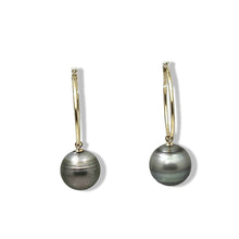 Load image into Gallery viewer, Baroque Grey Silver Tahitian Pearl Hoop Earrings – 14k Yellow Gold