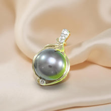 Load image into Gallery viewer, Black Pearl Pendant – 14k Yellow Gold with Trio Diamonds + Chain Options