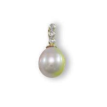 Load image into Gallery viewer, Lavender Pearl Pendant – 14k Yellow Gold + Diamond Trio