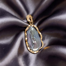 Load image into Gallery viewer, Black Biwa Pearl Pendant – 14k Yellow Gold + Diamond