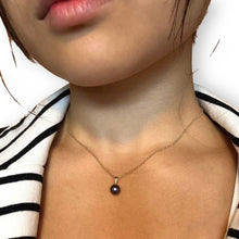 Load image into Gallery viewer, Black Pearl Mini Pendant – 14k Yellow Gold