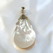 Load image into Gallery viewer, Coin Pearl Pendant – 14k Yellow Gold Bail