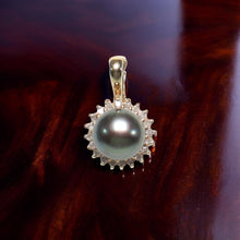 Load image into Gallery viewer, Black Pearl Pendant – 14k Yellow Gold with Diamond Claw Bail