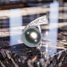 Load image into Gallery viewer, Black Pearl Pendant – 14k White Gold with Diamond Setting
