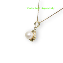Load image into Gallery viewer, White Pearl Pendant – 14k Yellow Gold Circle Leaf Design