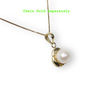 Load image into Gallery viewer, White Pearl Pendant – 14k Yellow Gold Circle Leaf Design