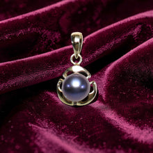 Load image into Gallery viewer, Black Pearl Pendant – 14k Yellow Gold with 3 Leaf Design