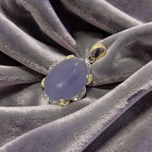 Load image into Gallery viewer, 14k Gold Diamond Lavender Oval Jade Pendant Necklace
