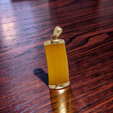 Load image into Gallery viewer, 14k Gold Curve Yellow Jade Pendant