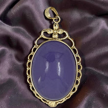 Load image into Gallery viewer, 14k Yellow Gold Cabochon Cut Lavender Jade Pendant Necklace