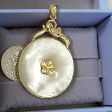 Load image into Gallery viewer, 14k Yellow Gold Hawaiian Plumeria Flower Disc Mother of Pearl Pendant Necklace