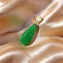 Load image into Gallery viewer, 14k Solid Yellow Gold Pear Green Jade Pendant Necklace