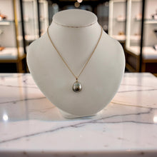 Load image into Gallery viewer, 14kt Yellow Gold Baroque Tahitian Pearl Pendant