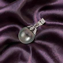 Load image into Gallery viewer, 14k White Gold Black-Blue Tahitian Pearl Pendant