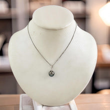 Load image into Gallery viewer, 14k White Gold 9.3 mm Black-Blue Tahitian Pearl Pendant