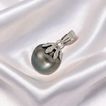 Load image into Gallery viewer, 14k White Gold 9.3 mm Black-Blue Tahitian Pearl Pendant