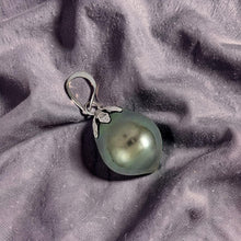 Load image into Gallery viewer, Baroque Black Tahitian Pearl Flower Cap Pendant 14k