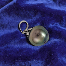 Load image into Gallery viewer, Black Tahitian Pearl Flower Cap Pendant 14KT