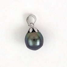 Load image into Gallery viewer, Compact Black Tahitian Pearl Flower Cap Pendant