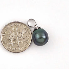 Load image into Gallery viewer, Compact Black Tahitian Pearl Flower Cap Pendant