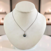 Load image into Gallery viewer, Compact Black Tahitian Pearl Flower Cap Pendant