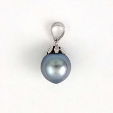 Load image into Gallery viewer, Classic Black Tahitian Pearl Flower Cap Pendant