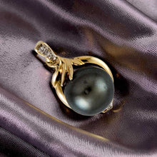 Load image into Gallery viewer, 14k Yellow Gold Feather Black Tahitian Pearl Pendant