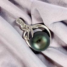 Load image into Gallery viewer, 14k White Gold Diamond &amp; Black Tahitian Pearl Pendant