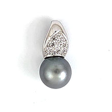 Load image into Gallery viewer, 14k White Gold Diamond Crown Blue-Silver Tahitian Pearl Pendant