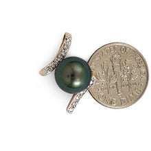Load image into Gallery viewer, 14k Yellow Gold Twin-Bar Black Tahitian Pearl Pendant