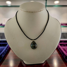 Load image into Gallery viewer, 14k Yellow Gold Ocean-Green Tahitian Pearl Pendant